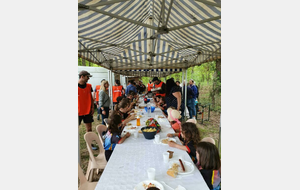 TOURNOI DE MEZIN:Les anciens de l'USPL,des bénévoles et des parents pour le repas, les goûters, les encouragements, les applaudissements, les câlins ...