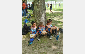 TOURNOI DE MEZIN:Des enfants pour jouer,courir, sauter, plaquer,rire, s'amuser sans oublier .....de manger! 